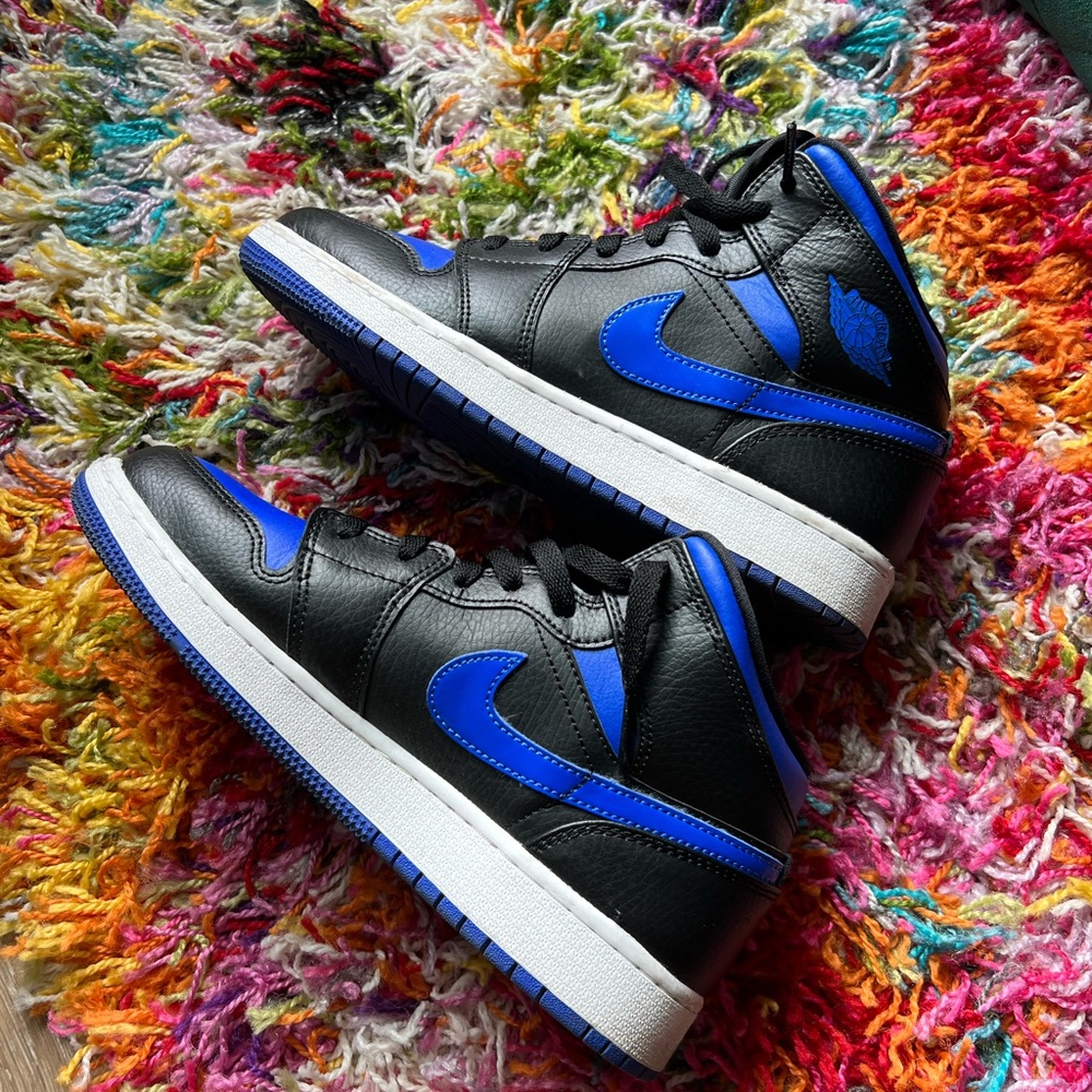 Air Jordan 1 Mid 'Black Hyper Royal'